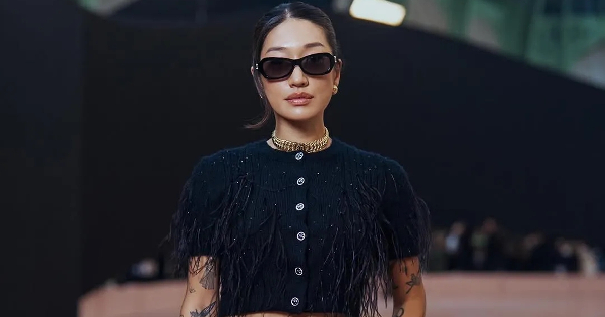 Xu hướng đeo charm cho quần jeans nở rộ trong mùa hè 2025