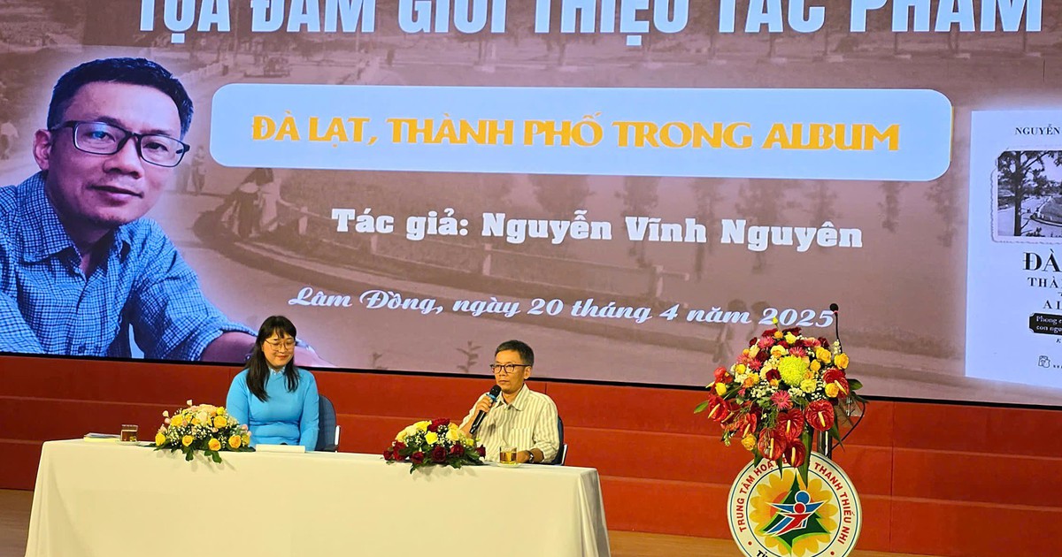 Nhà thơ Trần Đăng Khoa, nhà văn Nguyễn Vĩnh Nguyên giao lưu với bạn đọc Đà Lạt