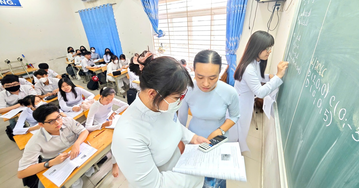 Ôn thi tốt nghiệp THPT theo chương trình mới