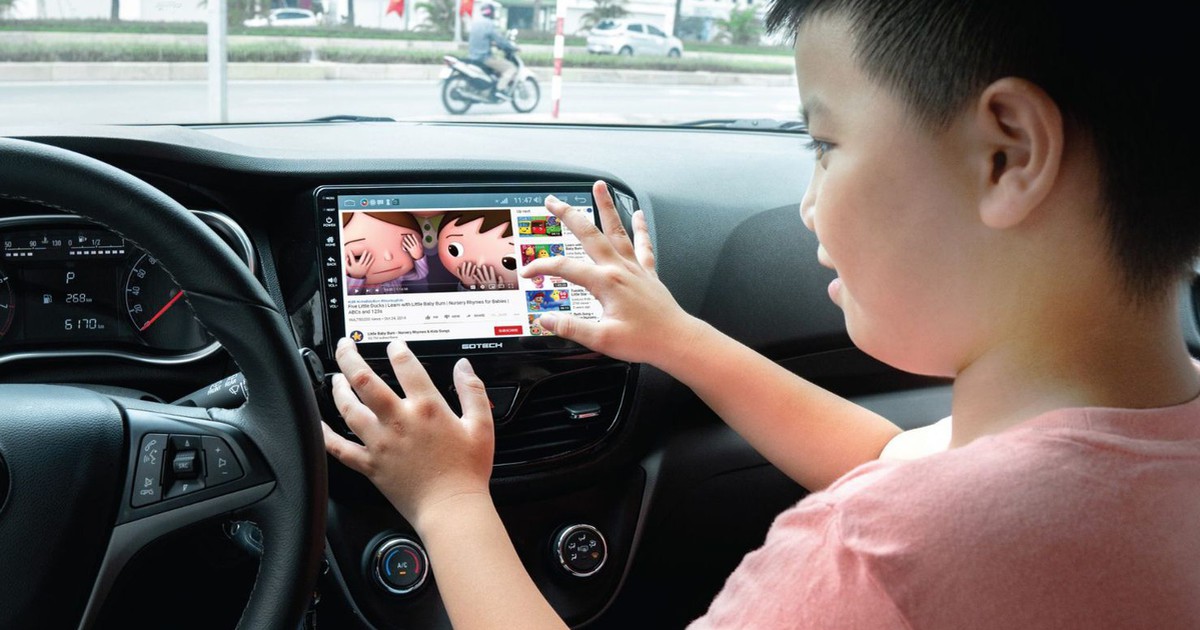 Trẻ em có được ngồi hàng ghế trước ô tô?