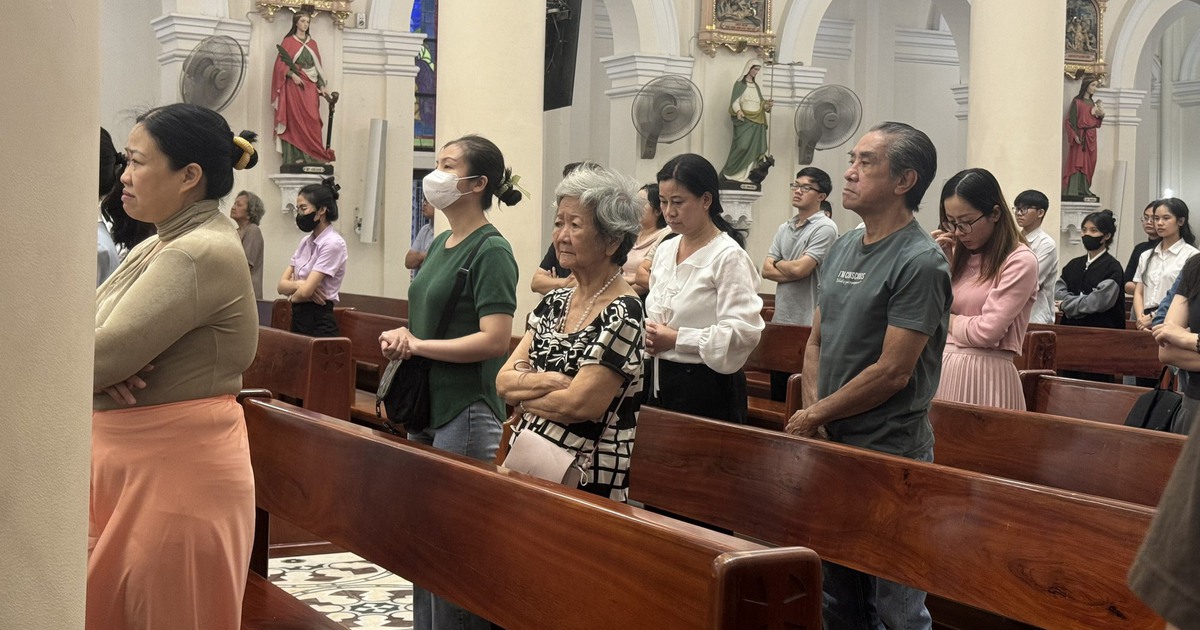 Nhà thờ ở TP.HCM cử hành thánh lễ, tiếp tục cầu nguyện cho Đức Giáo hoàng Francis