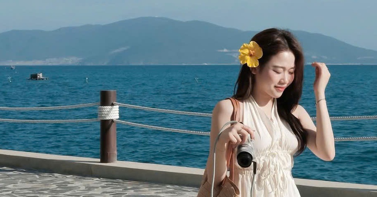 Gợi ý tủ đồ gợi cảm cho nàng đi biển ngày hè