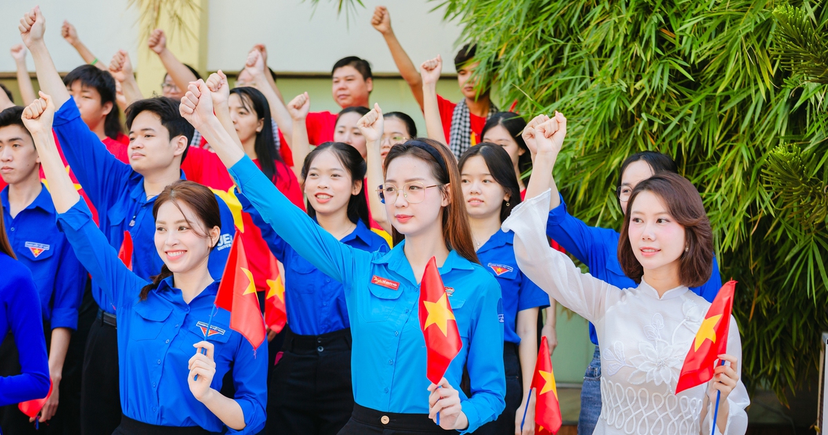 Hòa bình đẹp lắm!: Lễ chào cờ đặc biệt