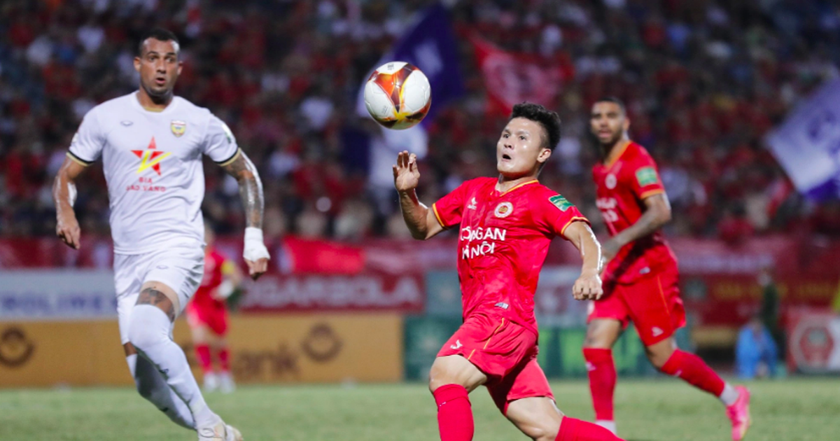 Quang Hải mà cứ hay thế này, HLV Polking và Kim Sang-sik vui lắm đây!