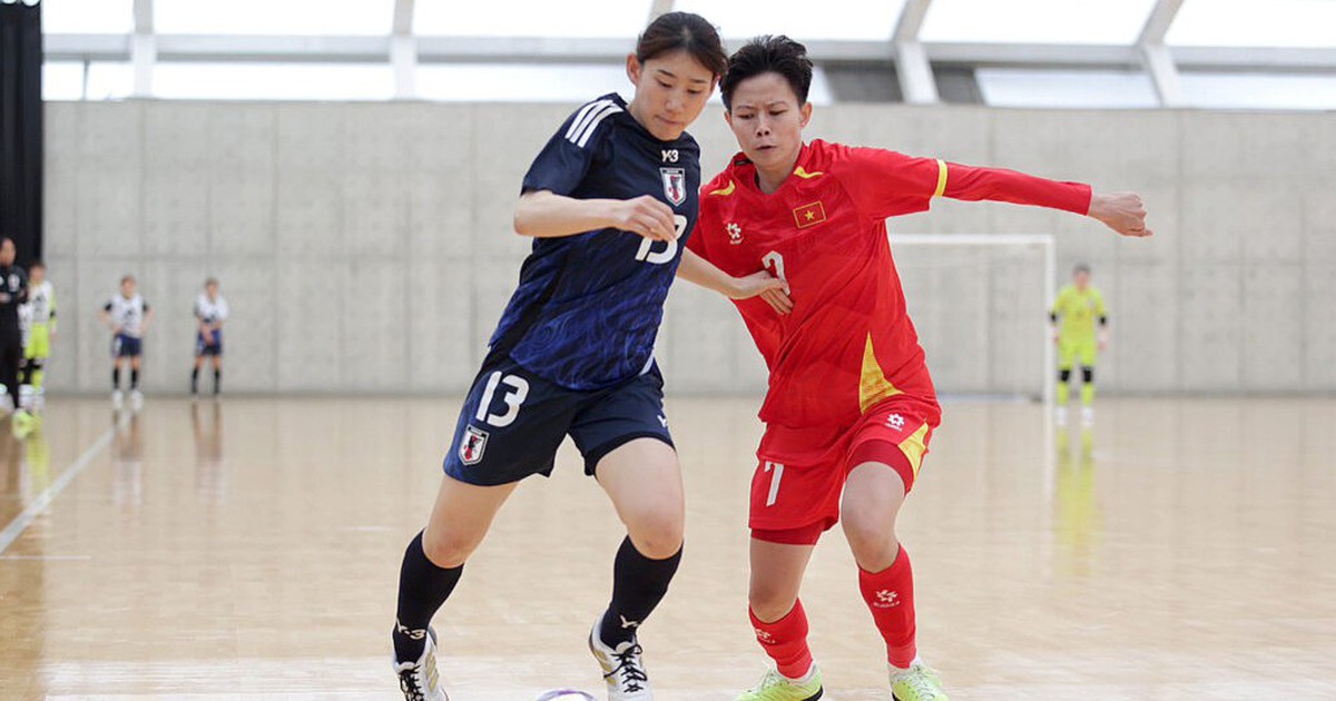 Đội tuyển futsal nữ Việt Nam ghi bàn vào lưới Nhật Bản: Bài học từ trận thua