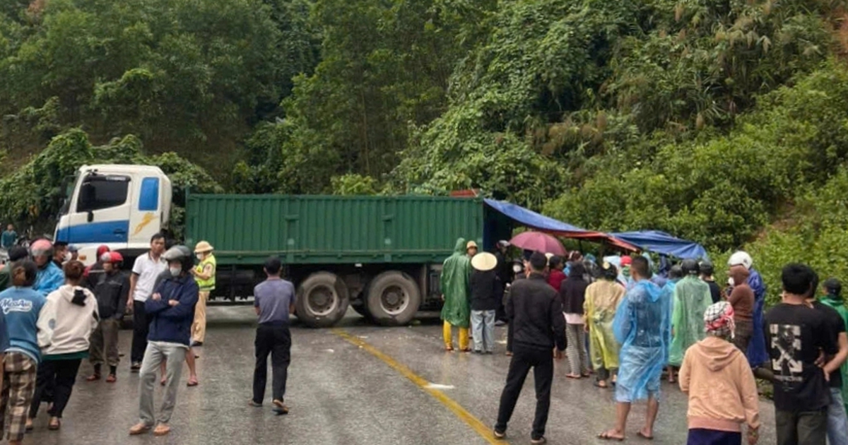 Quảng Bình: Một phụ nữ tử vong sau va chạm với xe đầu kéo