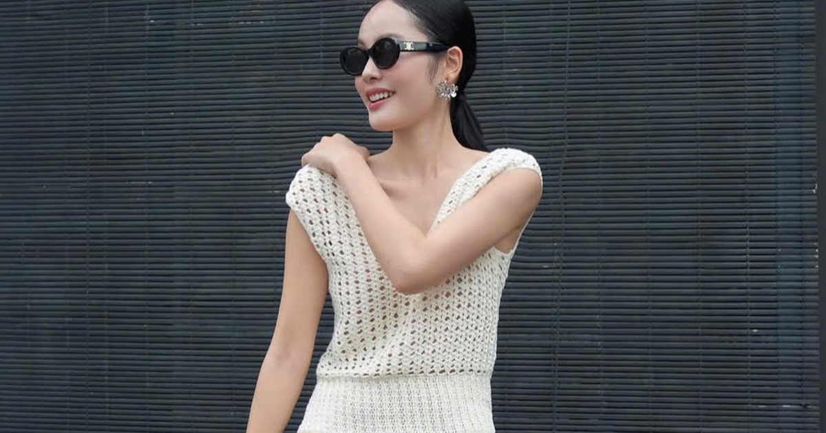 Bản phối với chân váy dài thướt tha và nữ tính