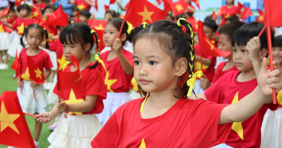 Mầm non Thủ Đức rực rỡ cờ đỏ sao vàng mừng 50 năm đất nước thống nhất