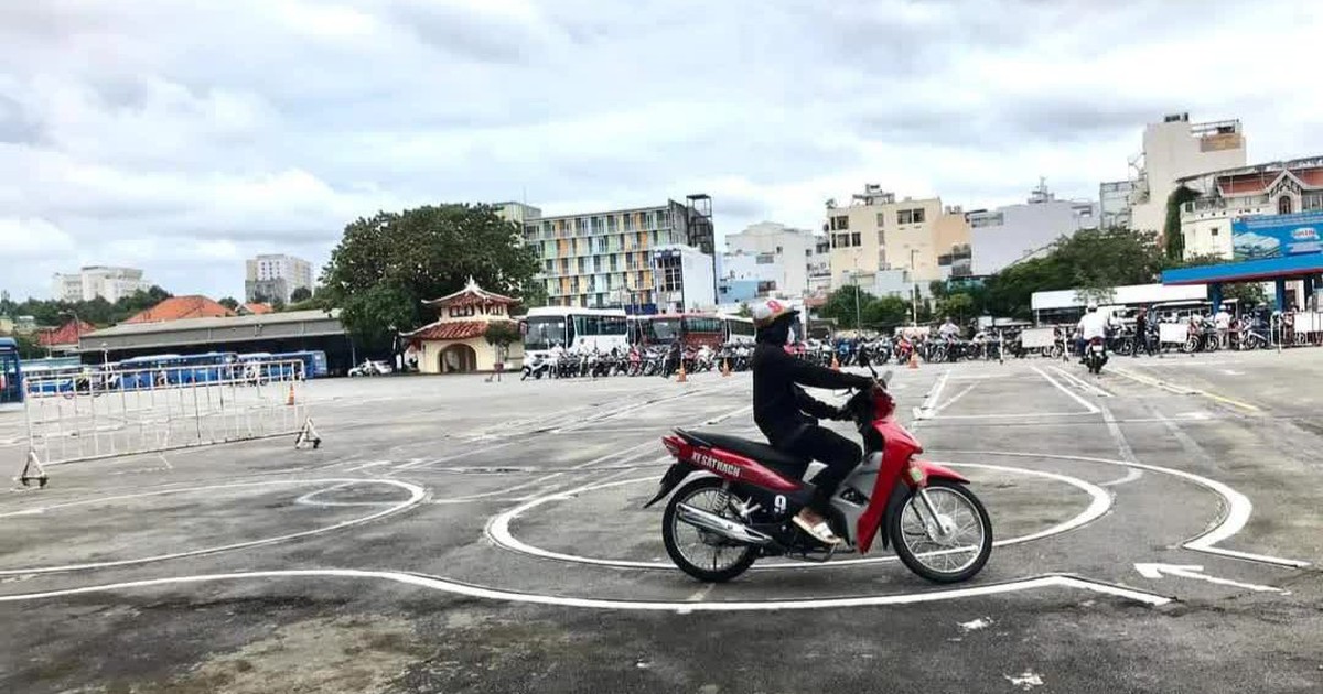 Tài xế xe máy có cần thi mô phỏng để hồi phục điểm bằng lái?