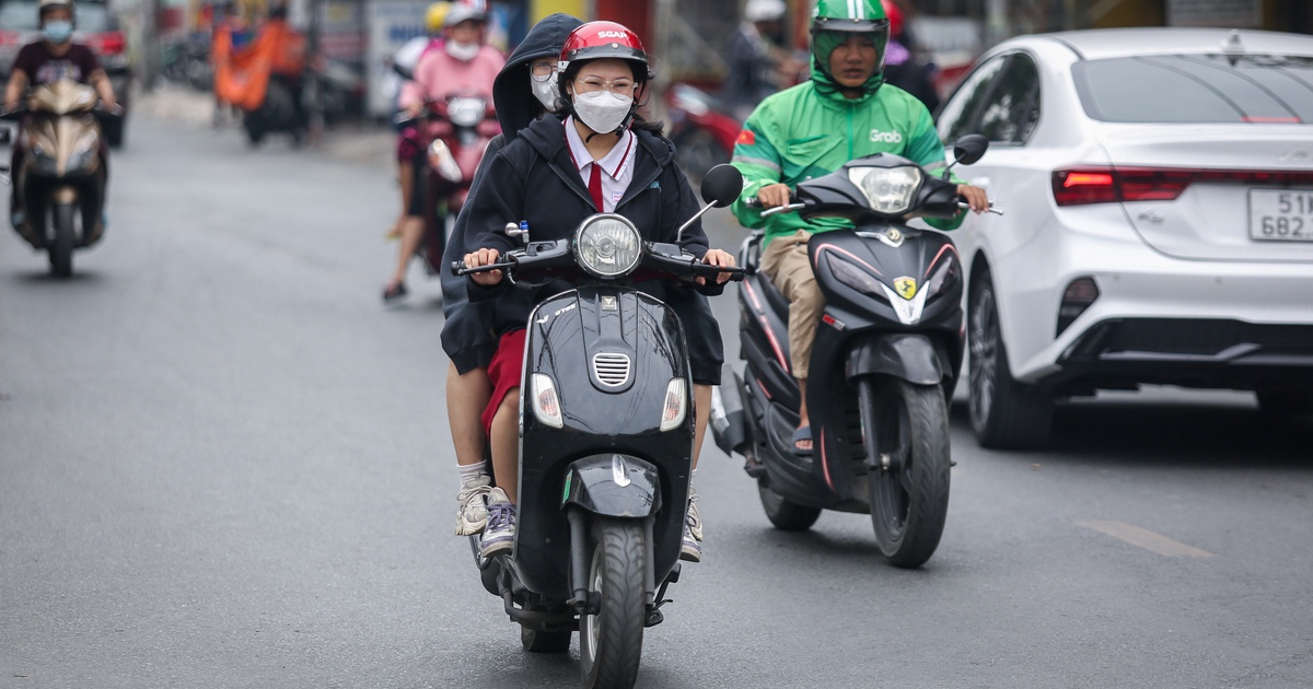 Sử dụng xe máy điện trong mùa mưa, cần lưu ý gì?