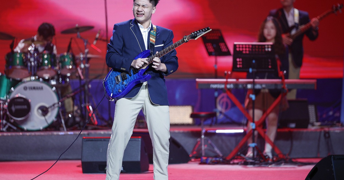 Ấn tượng những màn trình diễn như 'concert' của các nhóm nhạc học sinh THPT