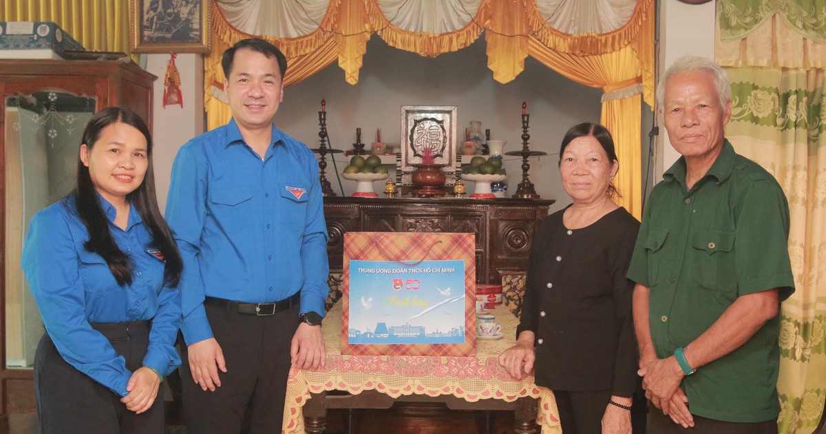 Trung ương Đoàn thăm Bà mẹ Việt Nam anh hùng, cựu du kích tại Quảng Trị