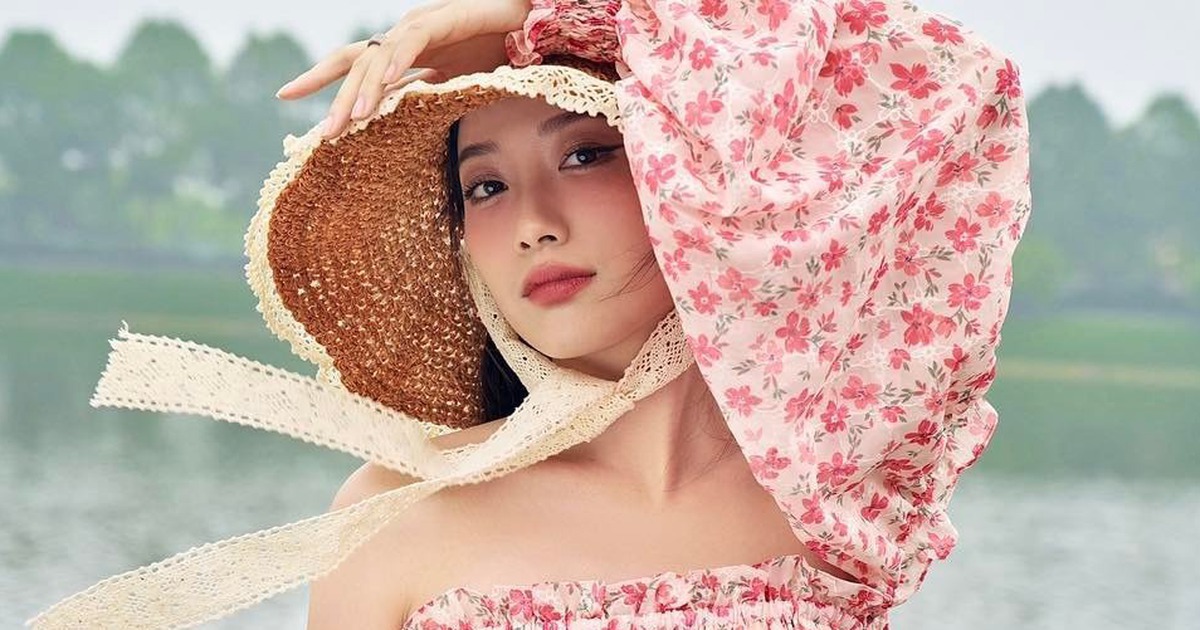 Họa tiết hoa lá trong tủ đồ mùa hè