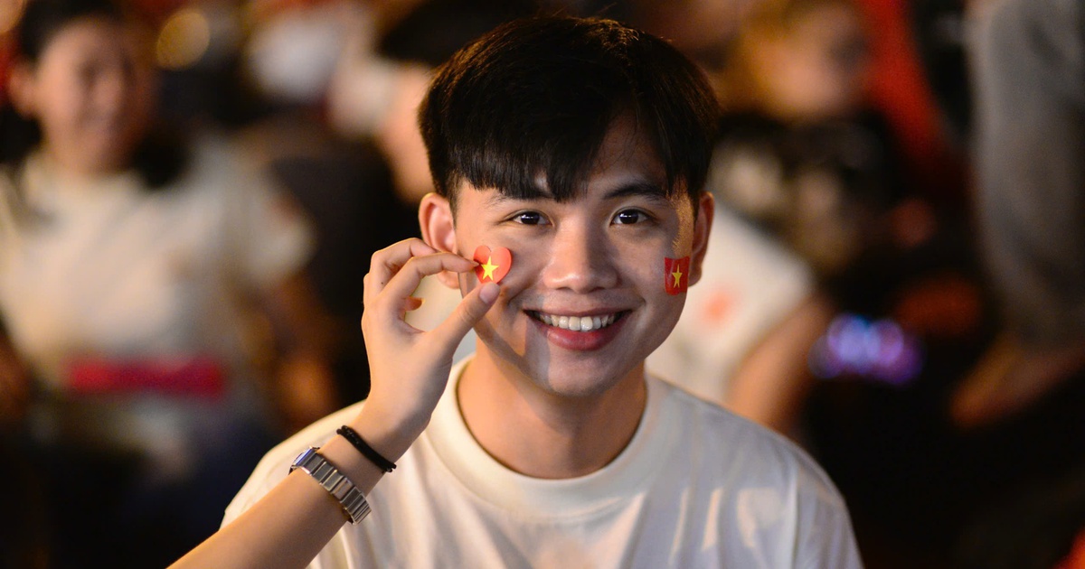 TP.HCM sáng rực ngày 30.4: Cùng làm đẹp, cười rạng rỡ, chờ đón bình minh lễ hội!