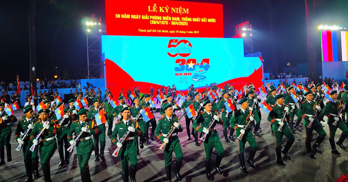 Live Diễu binh 30.4 ở TP.HCM kỷ niệm 50 năm đất nước thống nhất