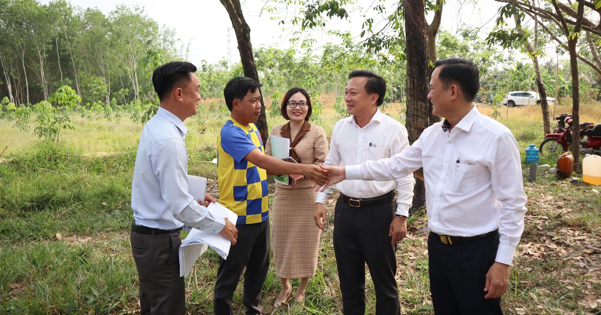 Người dân bàn giao mặt bằng làm cao tốc TP.HCM - Thủ Dầu Một - Chơn Thành