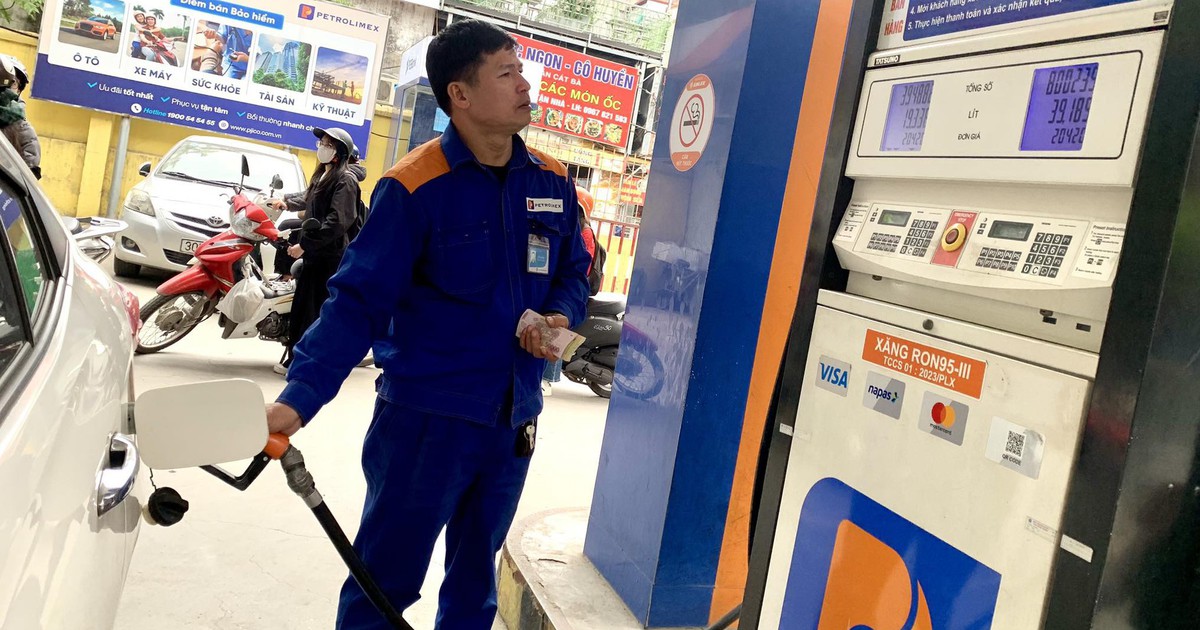 Giá xăng tăng mạnh từ 15 giờ chiều nay 3.4