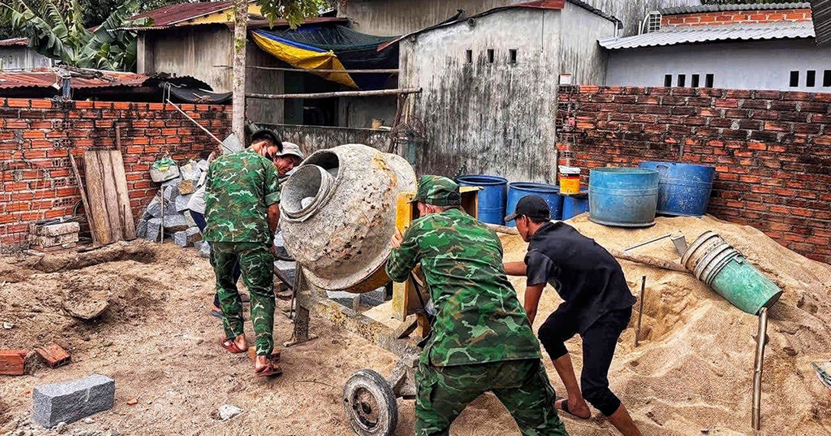 Bộ đội biên phòng xây nhà cho mẹ đơn thân nghèo