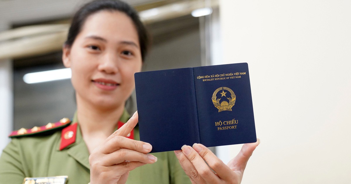 Bộ Công an: Không cần làm lại hộ chiếu khi sáp nhập tỉnh