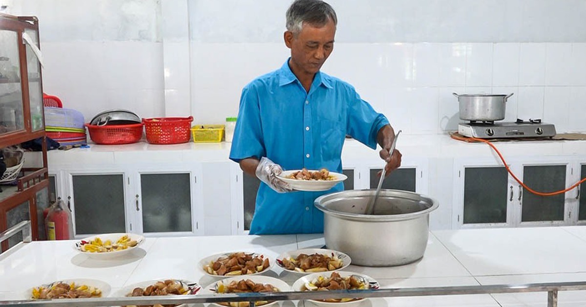 Chuyện tử tế: Bếp ăn từ thiện ở ngôi trường vùng sâu