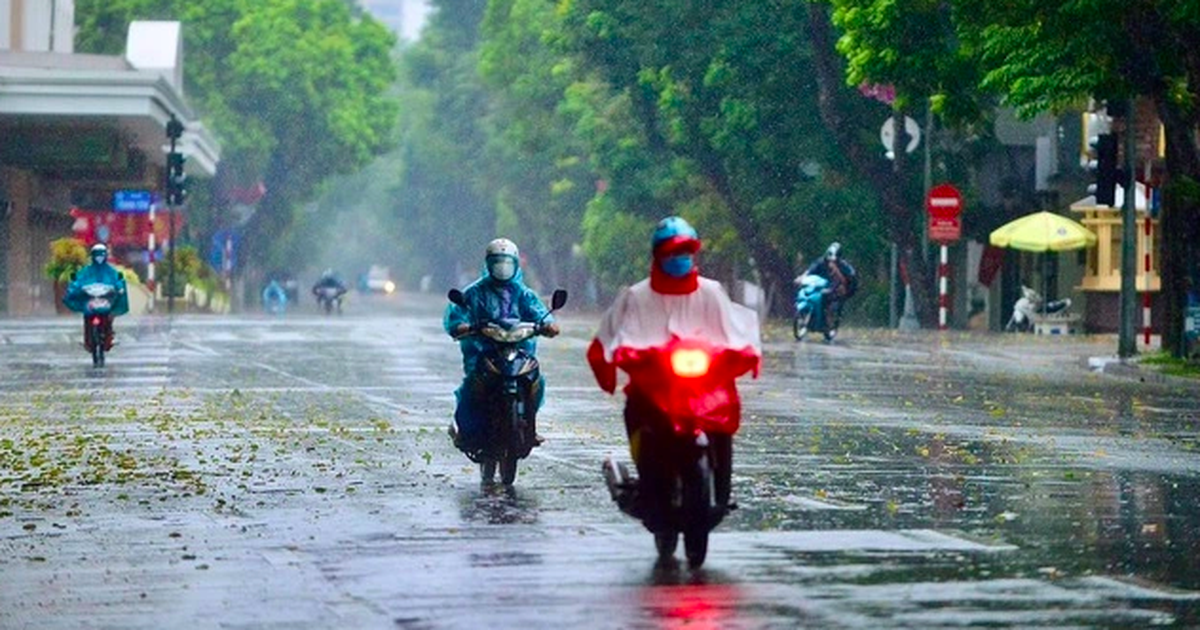 Không khí lạnh tràn về dịp lễ giỗ tổ Hùng Vương, miền Bắc mưa giông