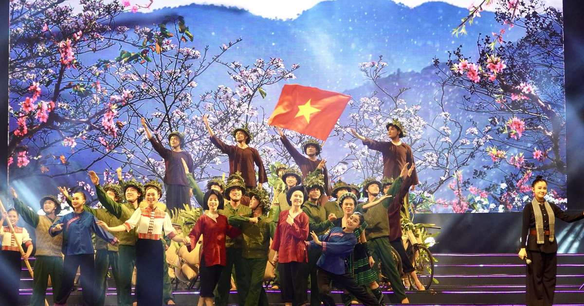 Cầu truyền hình Bản trường ca hòa bình nhân 50 năm đất nước thống nhất