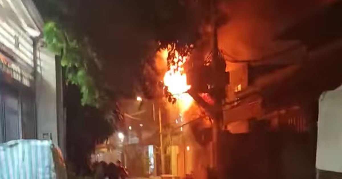 Cháy nhà ở Tân Phú khi vợ chồng đi ăn sáng