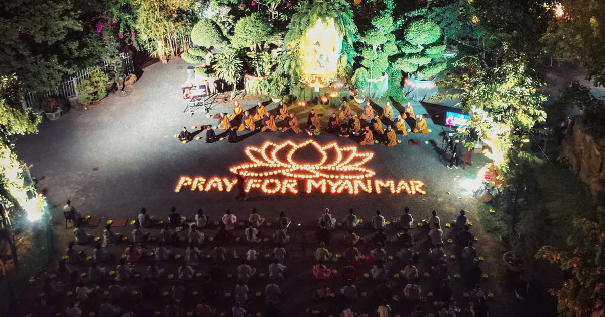 Phật tử TP.HCM thắp nến cầu nguyện cho nạn nh&acirc;n động đất ở Myanmar