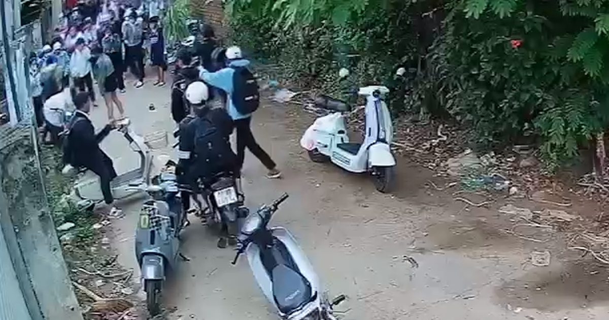 Một nữ sinh lớp 10 xin nghỉ học vì bị đánh hội đồng