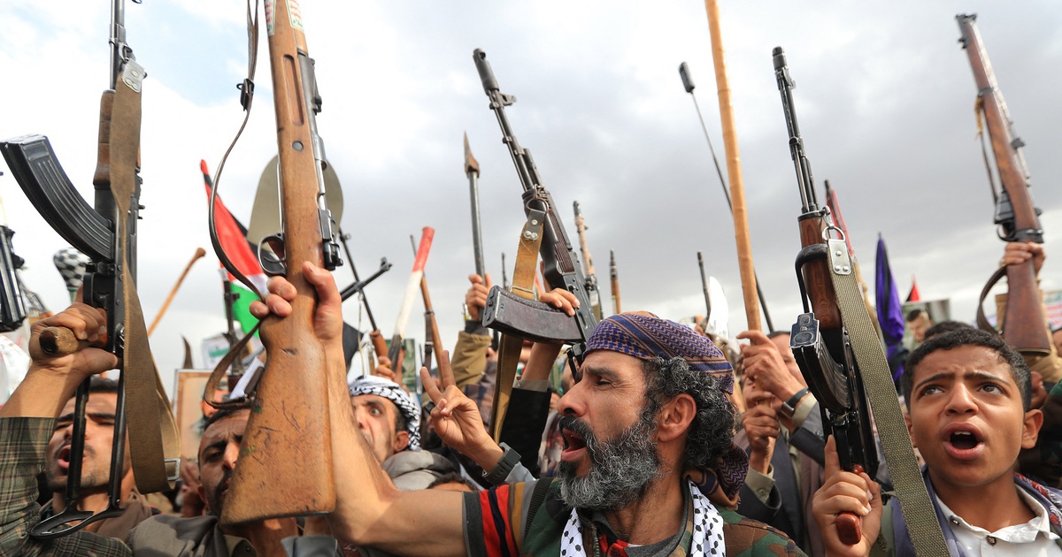 Houthi tấn công 2 tàu chiến Mỹ ở biển Đỏ?