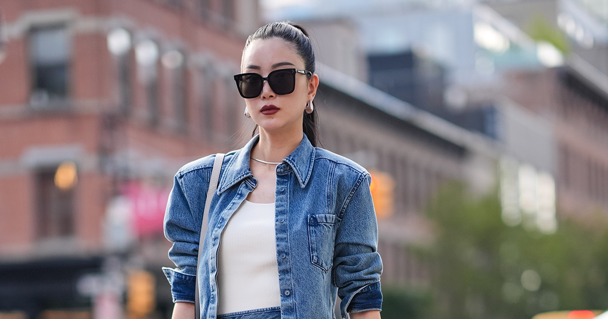 Chân váy denim là trang phục không bao giờ thiếu của phái nữ