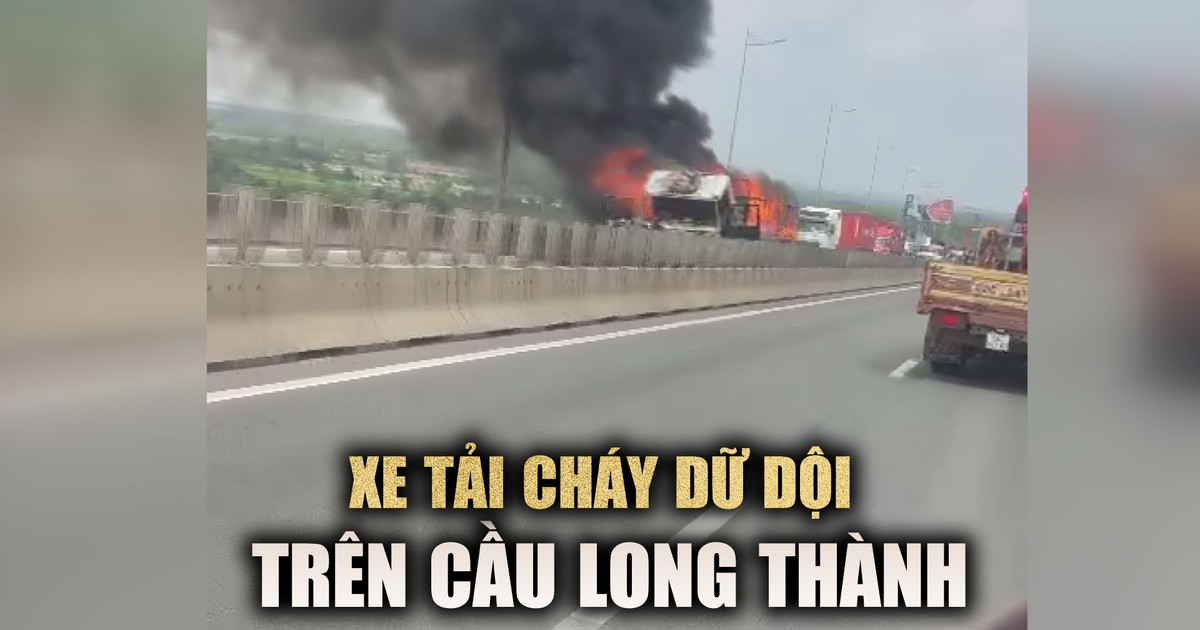 Xe tải cháy dữ dội trên cầu Long Thành, cao tốc kẹt xe nghiêm trọng