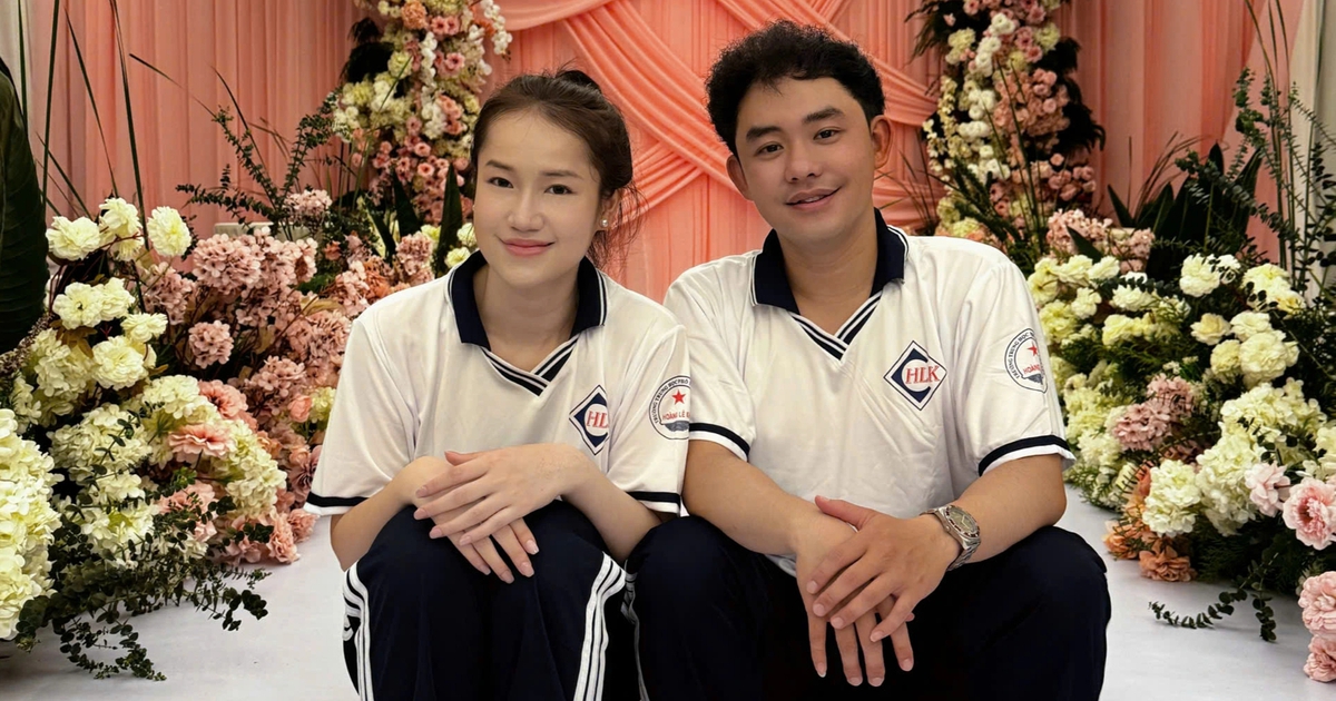 Sau 12 năm yêu nhau, cặp đôi mặc lại đồng phục THPT trong đám cưới
