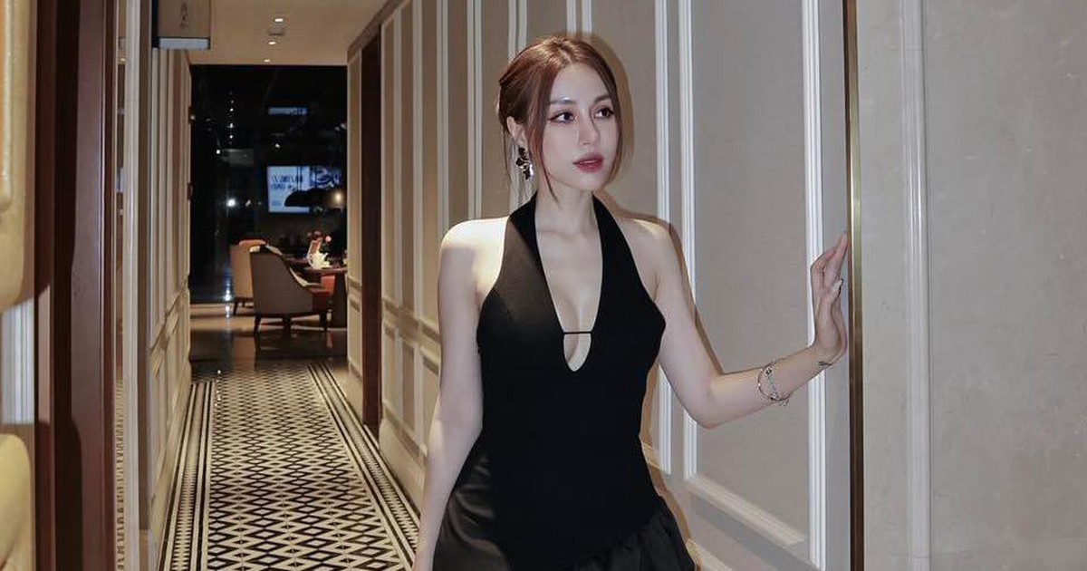Nâng tầm sự quyến rũ với trang phục cổ chữ V