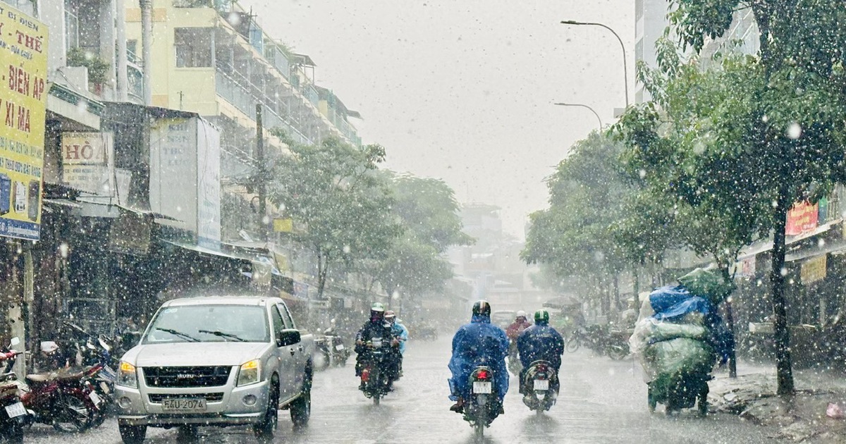 Trời oi bức, TP.HCM và Nam bộ khi nào mùa mưa bắt đầu?
