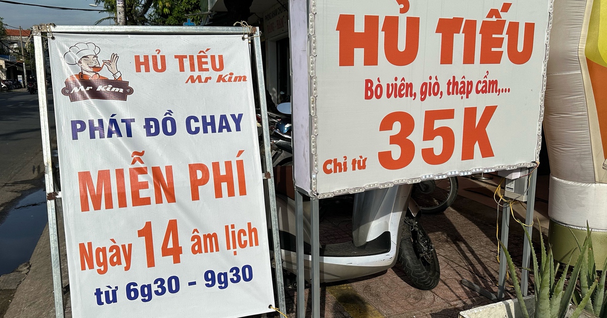 Hôm nay 14 âm lịch, nhiều quán ở TP.HCM tặng cơm chay miễn phí mùa Phật đản