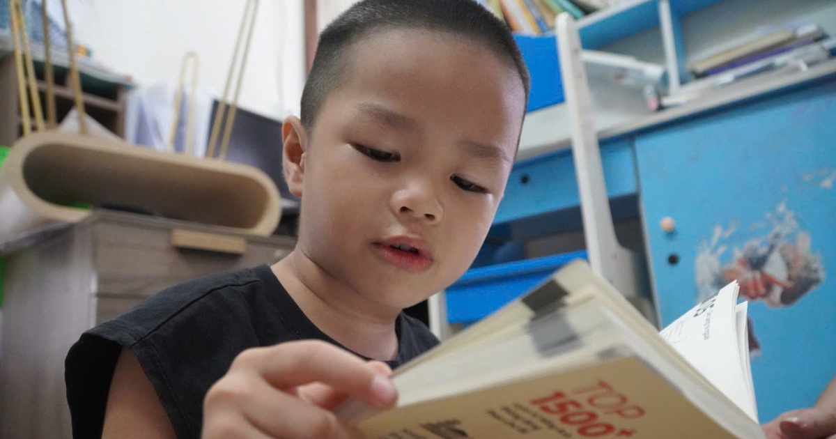 Sửng sốt với cậu bé 4 tuổi rưỡi 'nói tiếng Anh như gió', trí nhớ cực đỉnh