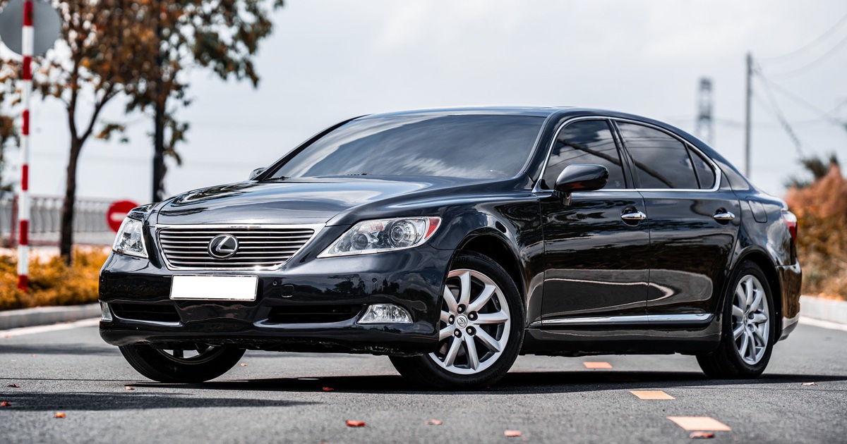 'Xe chủ tịch' Lexus LS460L dùng 18 năm giá rẻ hơn Toyota Vios mới