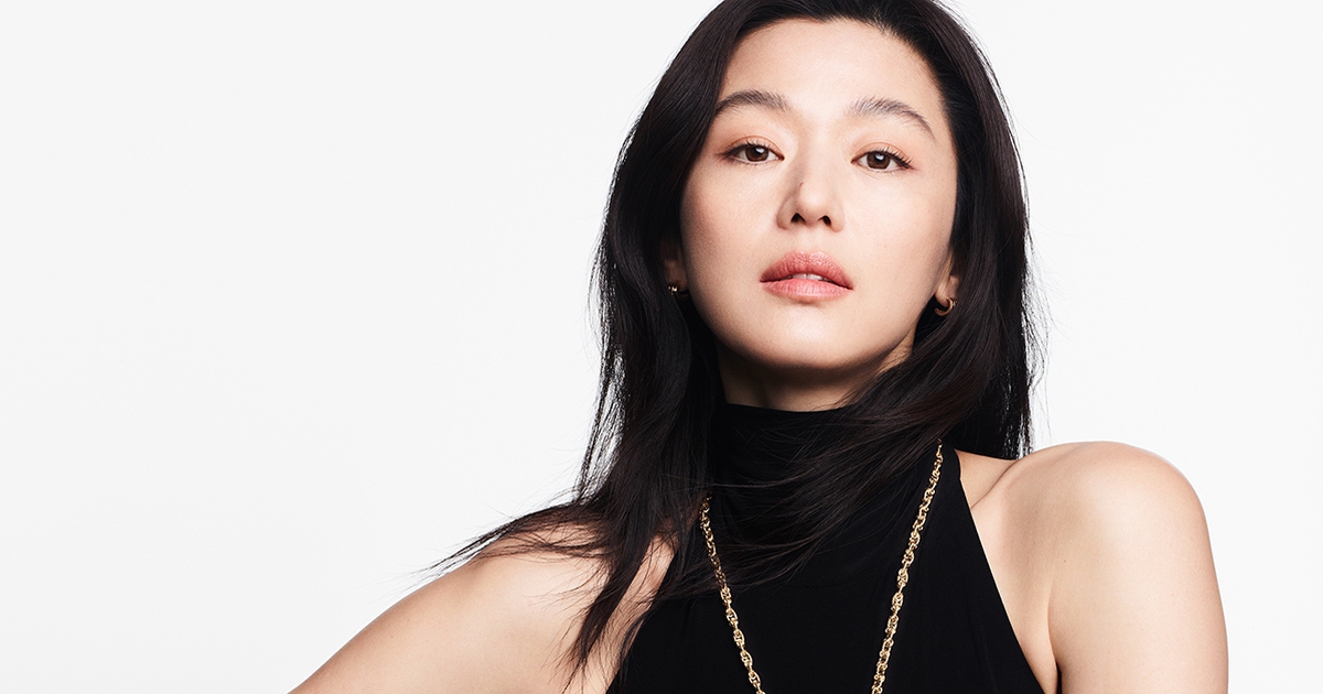 'Tường thành nhan sắc' Jun Ji Hyun tỏa sáng bên dàn người đẹp