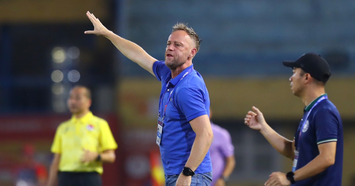 Khẩu chiến: HLV Polking quả quyết ‘CLB CAHN gặp bất lợi’, HLV Buriram United phản pháo