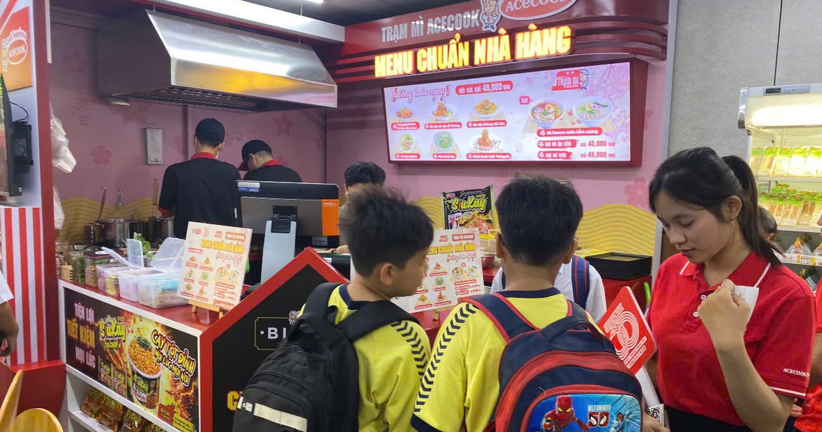 Trạm Mì Acecook tại cửa hàng tiện lợi Ministop với menu chuẩn nhà hàng