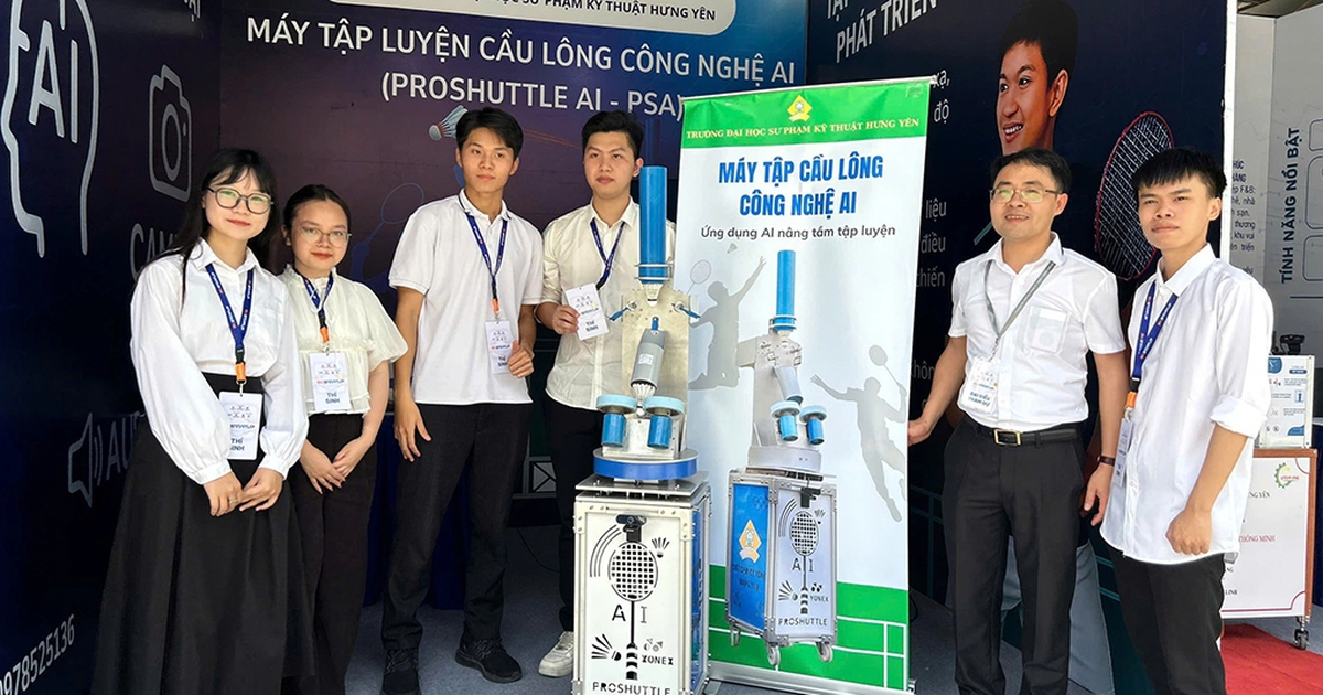 Sinh viên làm máy đánh cầu lông chuẩn như con người