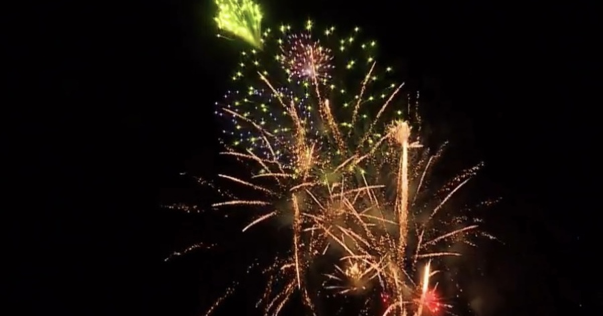 Cà Mau: Bắn pháo hoa kỷ niệm 135 năm ngày sinh Chủ tịch Hồ Chí Minh