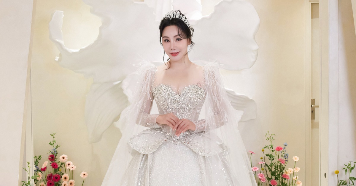 Váy cưới đính 10.000 viên pha lê, giá hơn nửa tỉ đồng của Hồ Quỳnh Hương