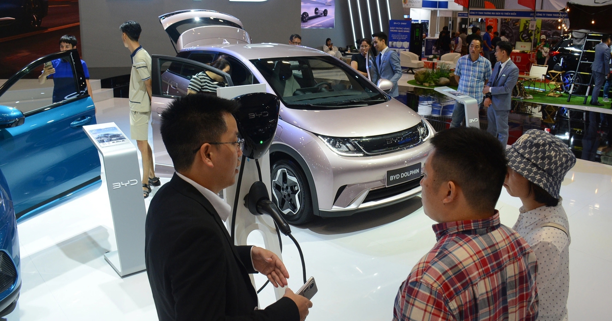 Ô tô điện, xe hybrid cắm sạc ngày càng hút khách mua