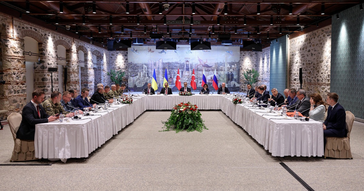 Nga - Ukraine đấu tr&iacute; tr&ecirc;n b&agrave;n đ&agrave;m ph&aacute;n