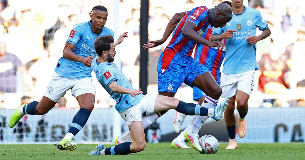 Man City 'dính bẫy' Crystal Palace, ngậm ngùi thua chung kết Cúp FA: Trắng tay cả mùa!