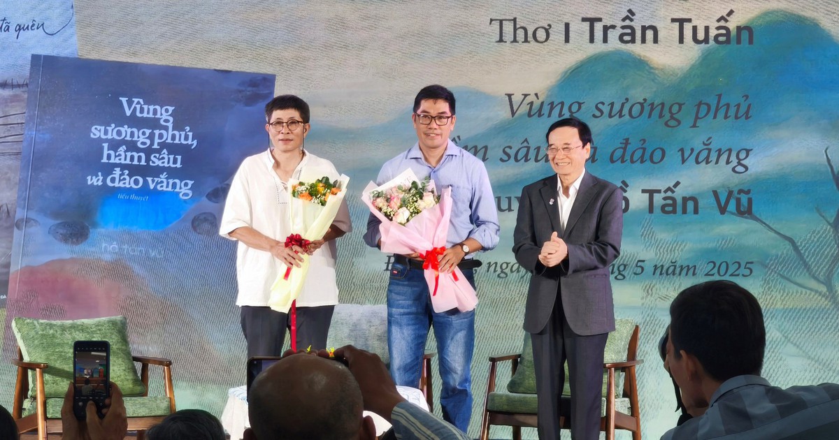 Ra mắt tập thơ và tiểu thuyết của hai nhà báo do NXB Đà Nẵng ấn hành