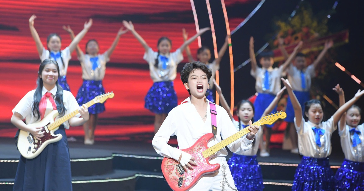Ca sĩ nhí gây ấn tượng tại Đại hội Cháu ngoan Bác Hồ