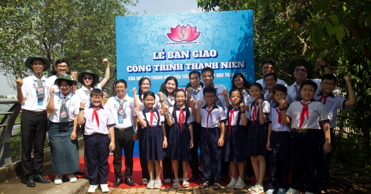 Thanh niên TP.HCM xây dựng khu tập thể dục ngoài trời trị giá 100 triệu đồng, mang lại niềm vui cho người dân ven sông Sài Gòn